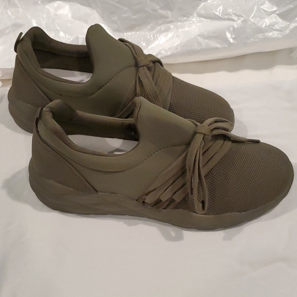 Shoes - Picture 3 of 3